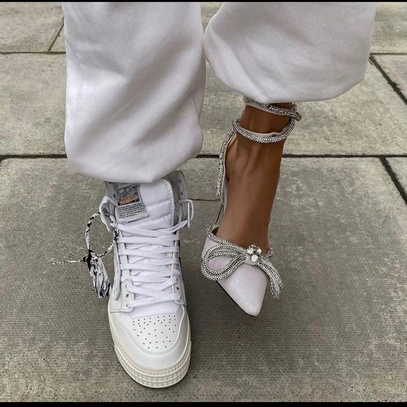 Woman’s Cinch Bottom Sweatpants. Size -M-L - Picture 12 of 16